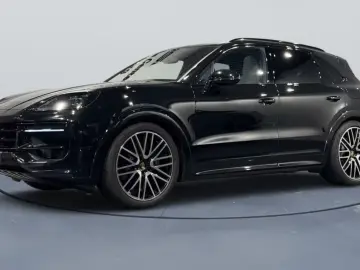 Cayenne E-Hybrid 470hp Pano HUD Pass-display VAT