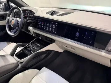 Cayenne E-Hybrid 470hp Pano HUD Pass-display VAT