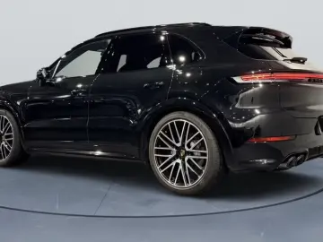 Cayenne E-Hybrid 470hp Pano HUD Pass-display VAT