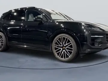 Cayenne E-Hybrid 470hp Pano HUD Pass-display VAT