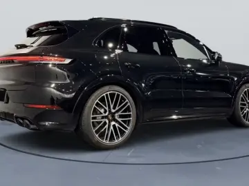 Cayenne E-Hybrid 470hp Pano HUD Pass-display VAT