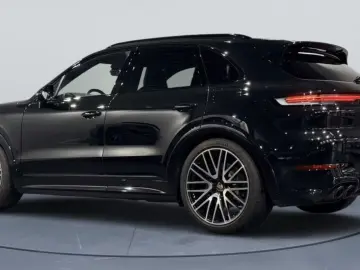 Cayenne E-Hybrid 470hp Pano HUD Pass-display VAT