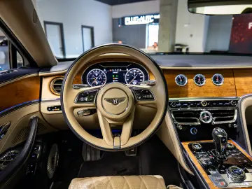 Bentley Flying Spur Azure Hybrid