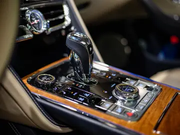 Bentley Flying Spur Azure Hybrid