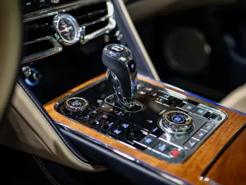 Bentley Flying Spur Azure Hybrid