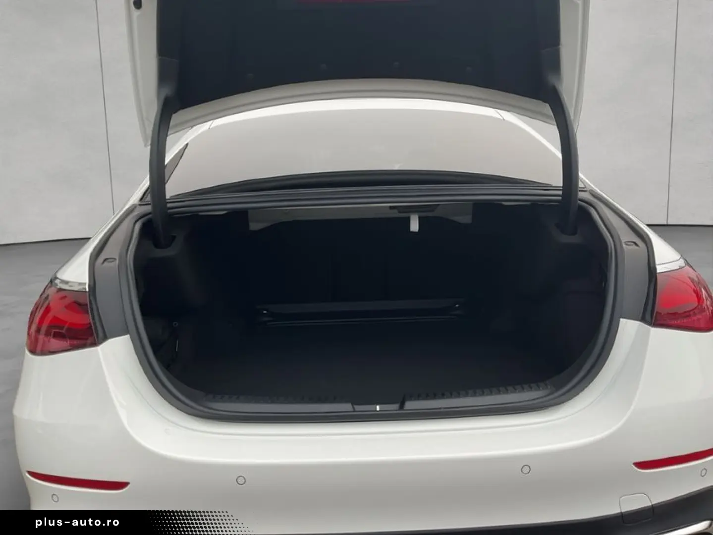 E 200 9G AMG NightP Pano HUD Burmester AHK