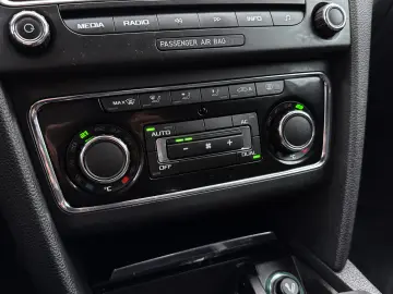 SKODA Superb 2.0 TDI DPF Elegance