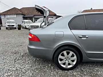 SKODA Superb 2.0 TDI DPF Elegance