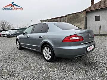 SKODA Superb 2.0 TDI DPF Elegance