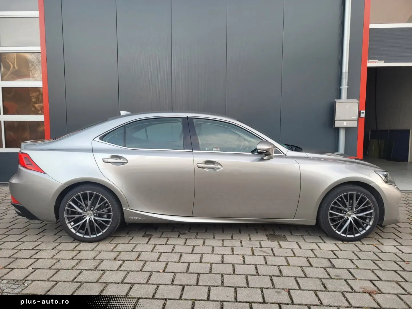 IS 300h Hybrid Inspektion-HU Neu