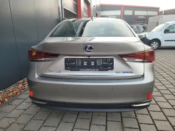 IS 300h Hybrid Inspektion-HU Neu