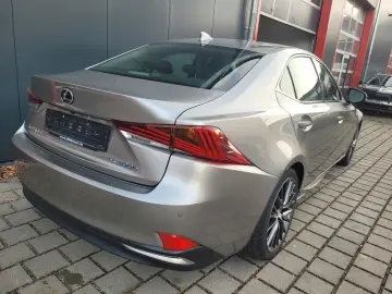 IS 300h Hybrid Inspektion-HU Neu