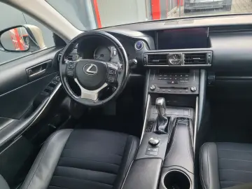 IS 300h Hybrid Inspektion-HU Neu