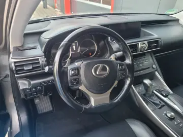 IS 300h Hybrid Inspektion-HU Neu