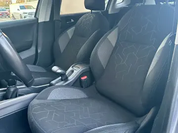 Peugeot 2008  navigatie  136.000 km  garantie  rate