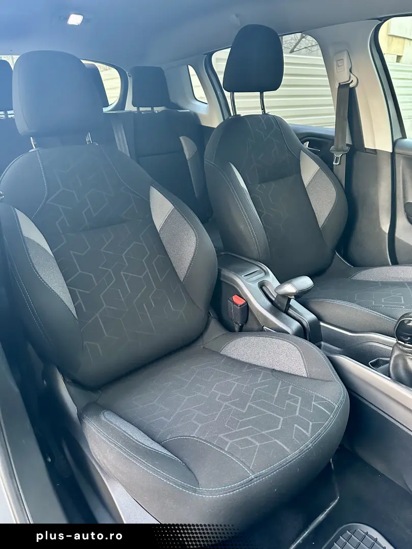 Peugeot 2008  navigatie  136.000 km  garantie  rate