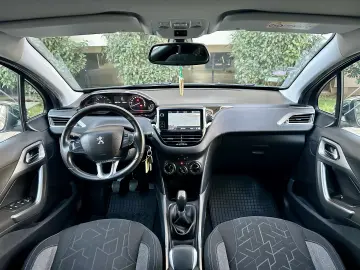 Peugeot 2008  navigatie  136.000 km  garantie  rate