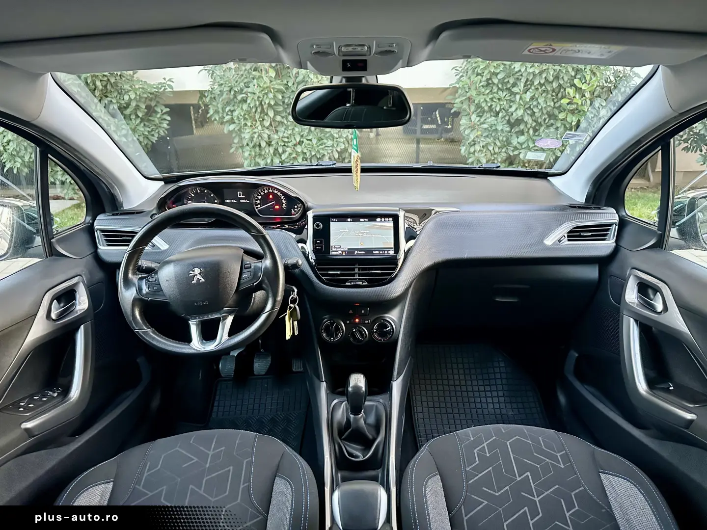 Peugeot 2008  navigatie  136.000 km  garantie  rate