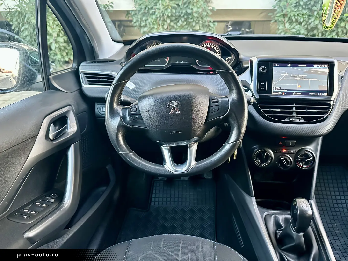 Peugeot 2008  navigatie  136.000 km  garantie  rate