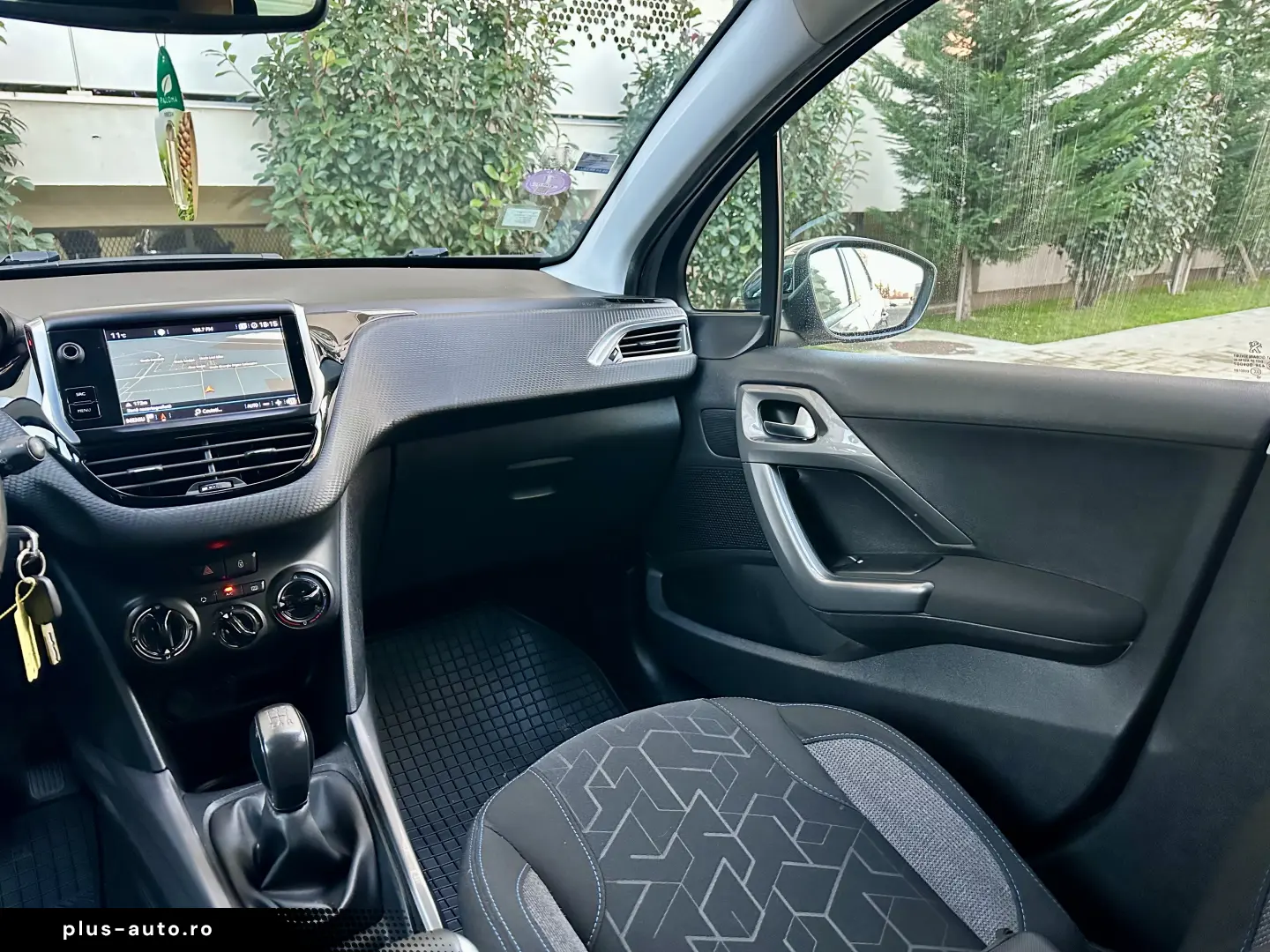 Peugeot 2008  navigatie  136.000 km  garantie  rate