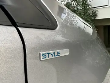 Peugeot 2008  navigatie  136.000 km  garantie  rate