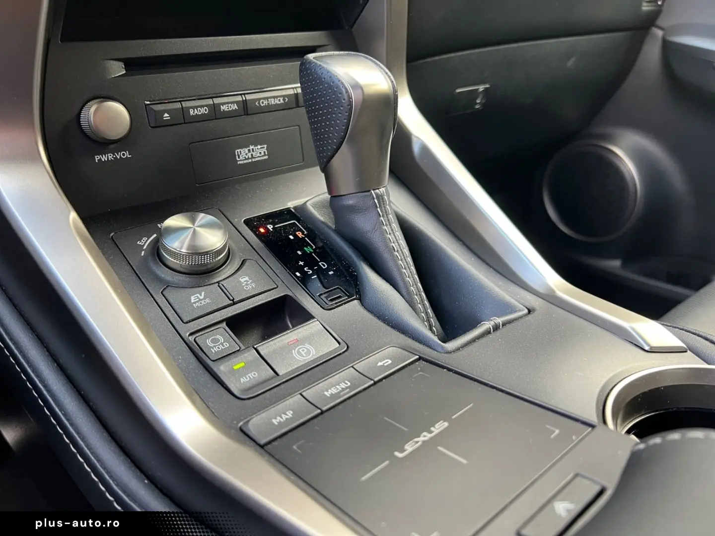 NX 300h E-FOUR F SPORT  Matrix 360  Levinson Pan