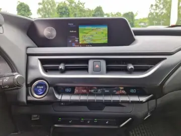 UX 250h Style Edition Navi LED ACC Apple CarPlay