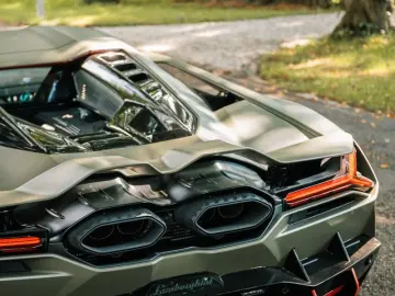 Revuelto 6.5 V12 HPEV