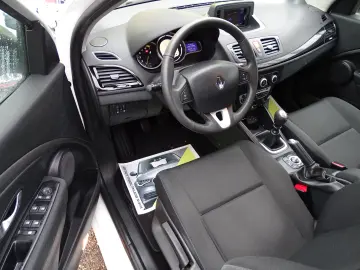 RENAULT MEGANE 1.6 MPI TOM TOM EDITION 2011