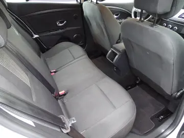 RENAULT MEGANE 1.6 MPI TOM TOM EDITION 2011