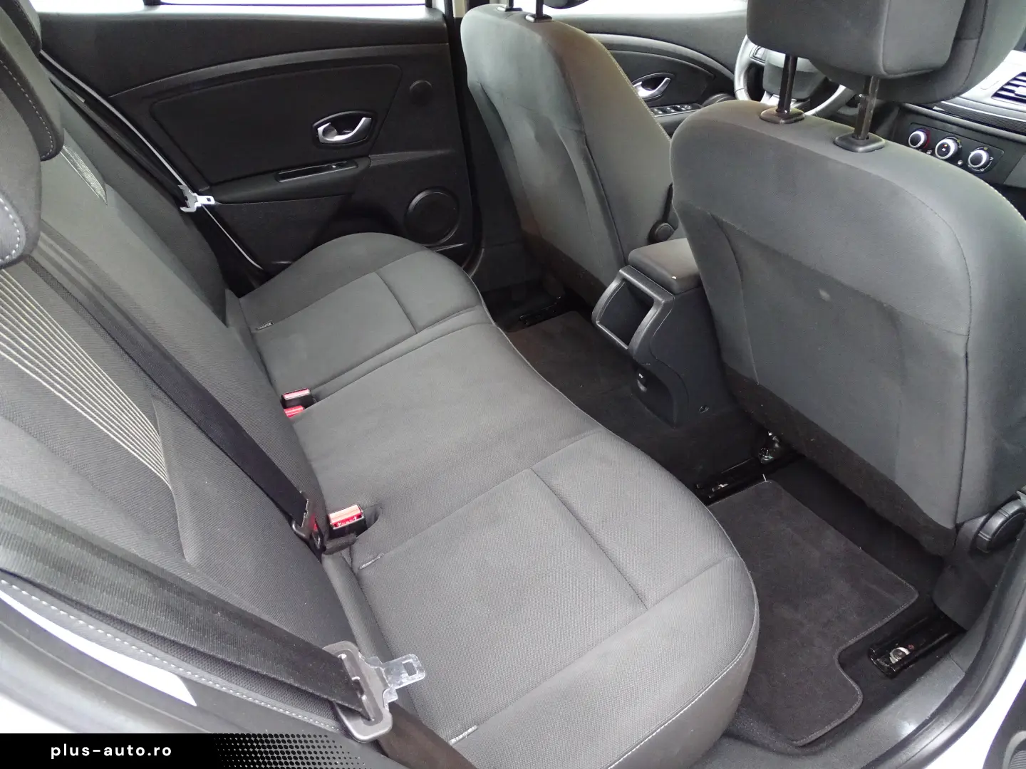 RENAULT MEGANE 1.6 MPI TOM TOM EDITION 2011