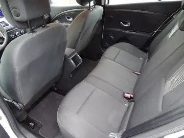 RENAULT MEGANE 1.6 MPI TOM TOM EDITION 2011