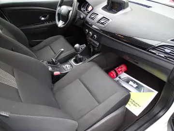 RENAULT MEGANE 1.6 MPI TOM TOM EDITION 2011