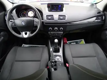 RENAULT MEGANE 1.6 MPI TOM TOM EDITION 2011