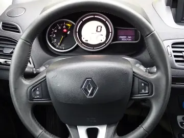 RENAULT MEGANE 1.6 MPI TOM TOM EDITION 2011