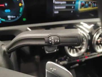 MERCEDES CLA 250e PLUG-IN HYBRID AMG LINE