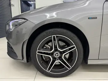 MERCEDES CLA 250e PLUG-IN HYBRID AMG LINE