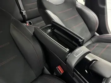 MERCEDES CLA 250e PLUG-IN HYBRID AMG LINE