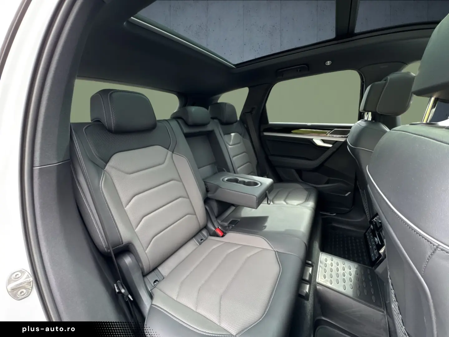 Touareg R-Line StHz AHK Pano HuD Dynaudio Luft A