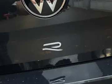 Volkswagen T-Roc 2.0 R 4X4 AKRAPOVIC LEDER PANO