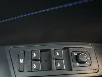 Volkswagen T-Roc 2.0 R 4X4 AKRAPOVIC LEDER PANO