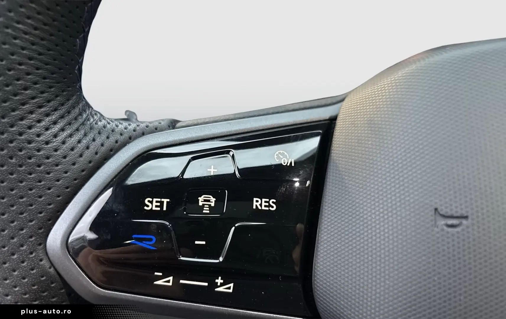 Volkswagen T-Roc 2.0 R 4X4 AKRAPOVIC LEDER PANO