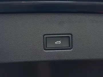 Volkswagen T-Roc 2.0 R 4X4 AKRAPOVIC LEDER PANO