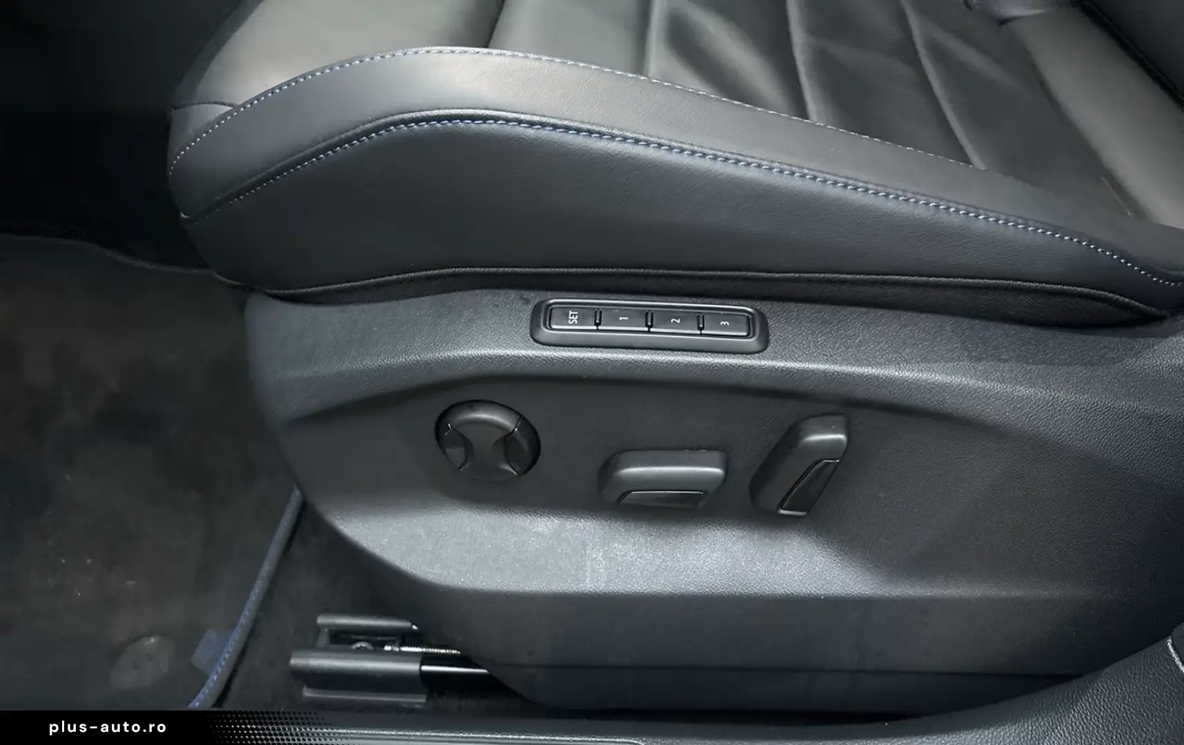 Volkswagen T-Roc 2.0 R 4X4 AKRAPOVIC LEDER PANO