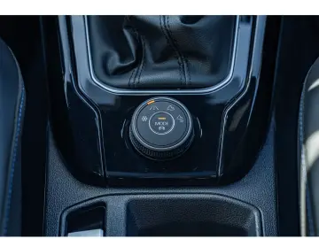 Volkswagen T-Roc R 2.0 TSI DSG 4Motion AKRAPOVIC PANO