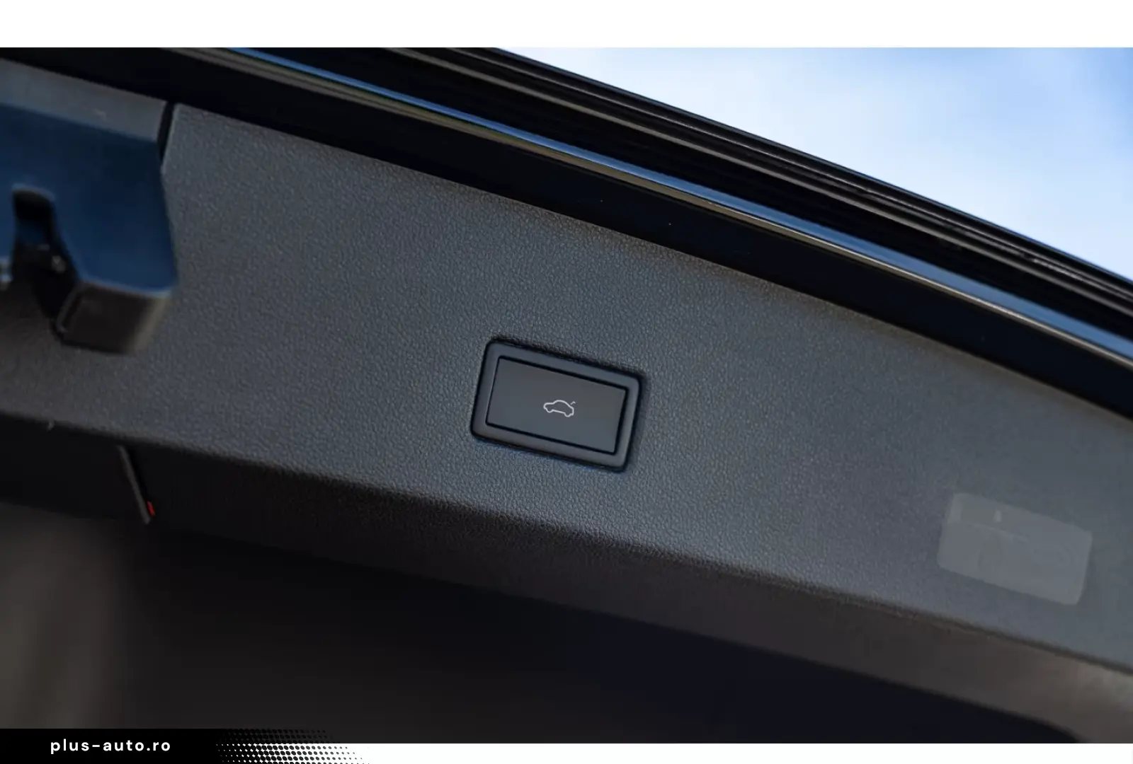 Volkswagen T-Roc R 2.0 TSI DSG 4Motion AKRAPOVIC PANO