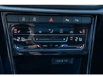 Volkswagen T-Roc R 2.0 TSI DSG 4Motion AKRAPOVIC PANO