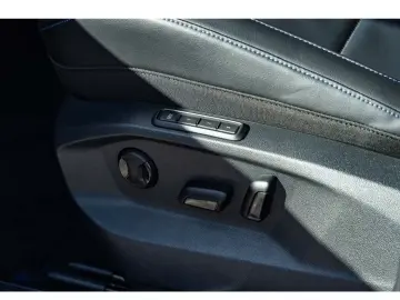 Volkswagen T-Roc R 2.0 TSI DSG 4Motion AKRAPOVIC PANO