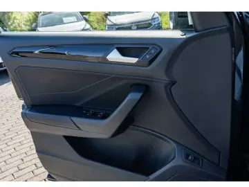 Volkswagen T-Roc R 2.0 TSI DSG 4Motion AKRAPOVIC PANO