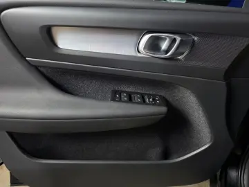 VOLVO XC 40 1.5 T3 163CP AT MOMENTUM PRO 2021